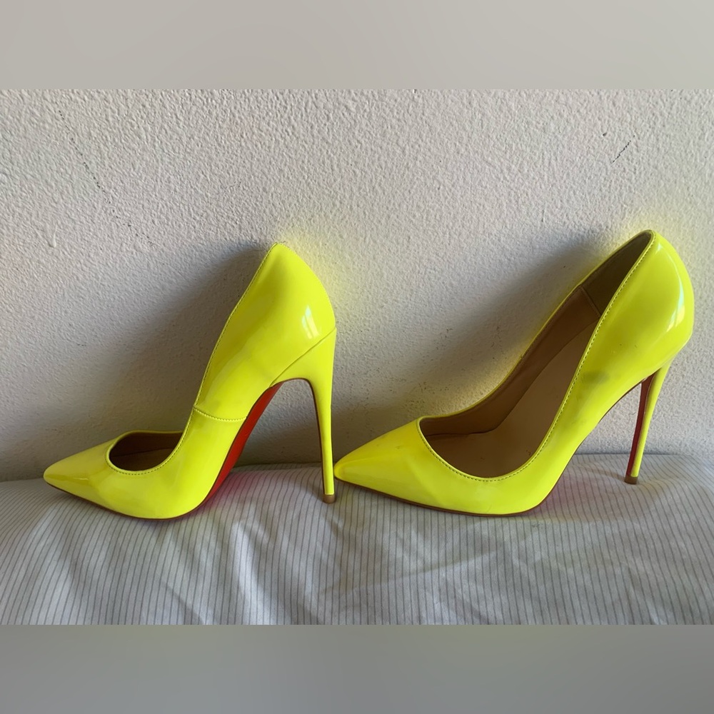 Christian Louboutin So Kate Patent Leather Neon Yellow Pumps Size EU 39 8.5 - Picture 3 of 12